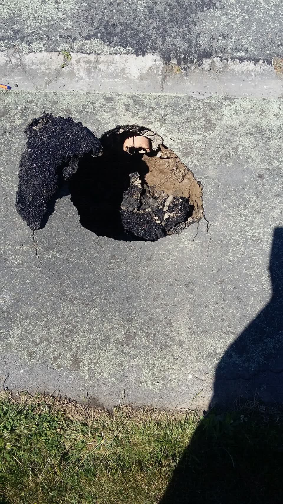 The photograph attached to this roading/streets report