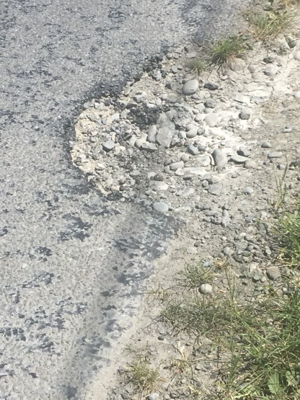 The photograph attached to this roading/streets report