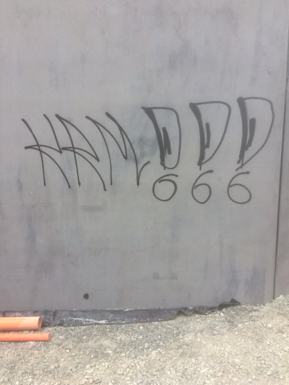 The photograph attached to this graffiti report