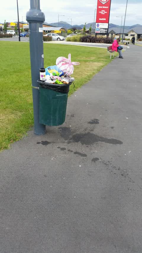Rubbish/Recycling, a report photo