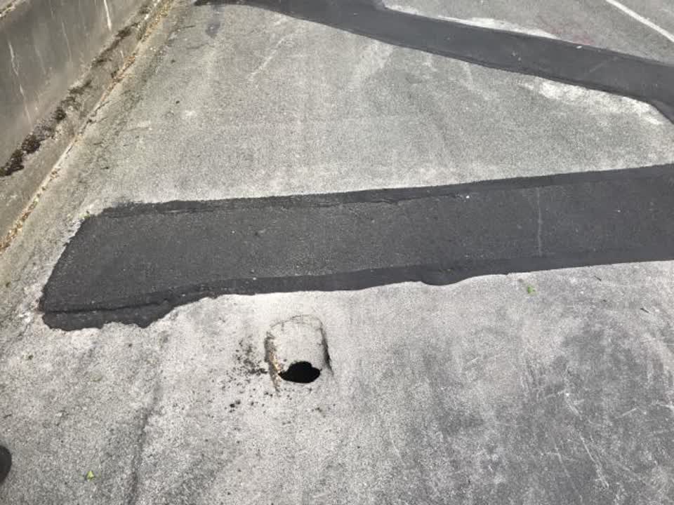 The photograph attached to this roading/streets report