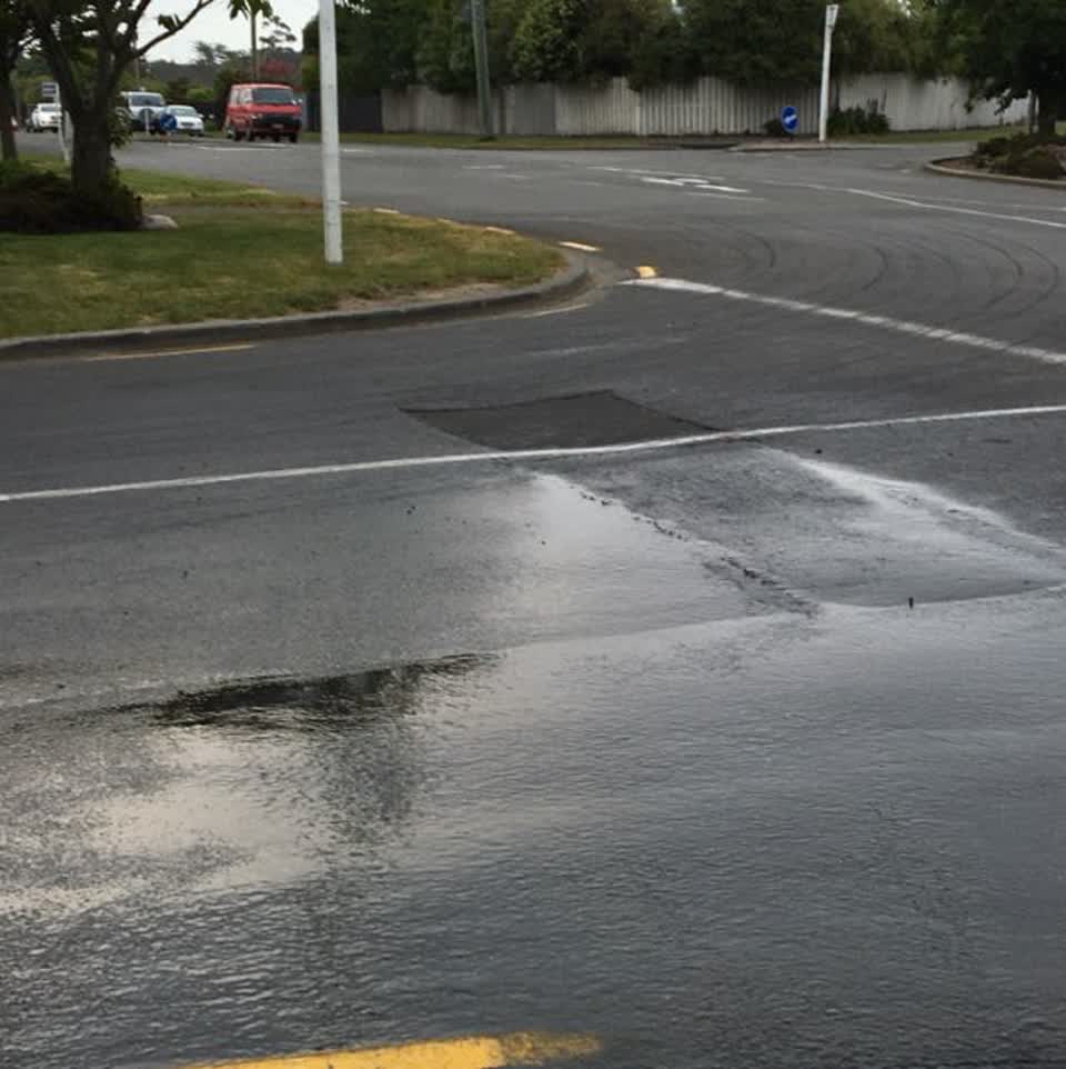 The photograph attached to this roading/streets report