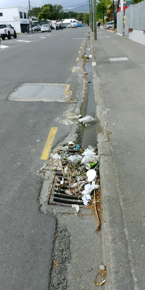 Rubbish/Recycling, a report photo