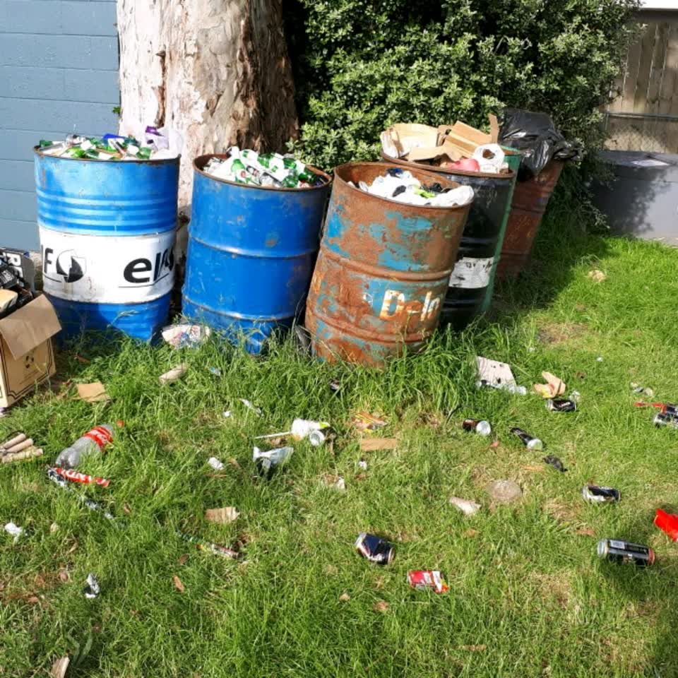 The photograph attached to this rubbish/recycling report