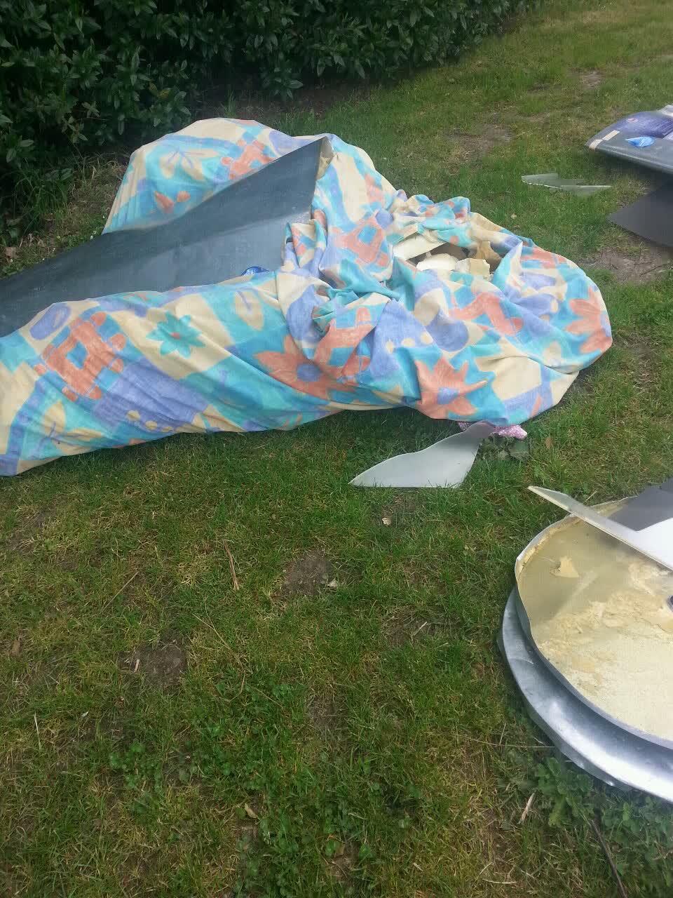 The photograph attached to this rubbish/recycling report