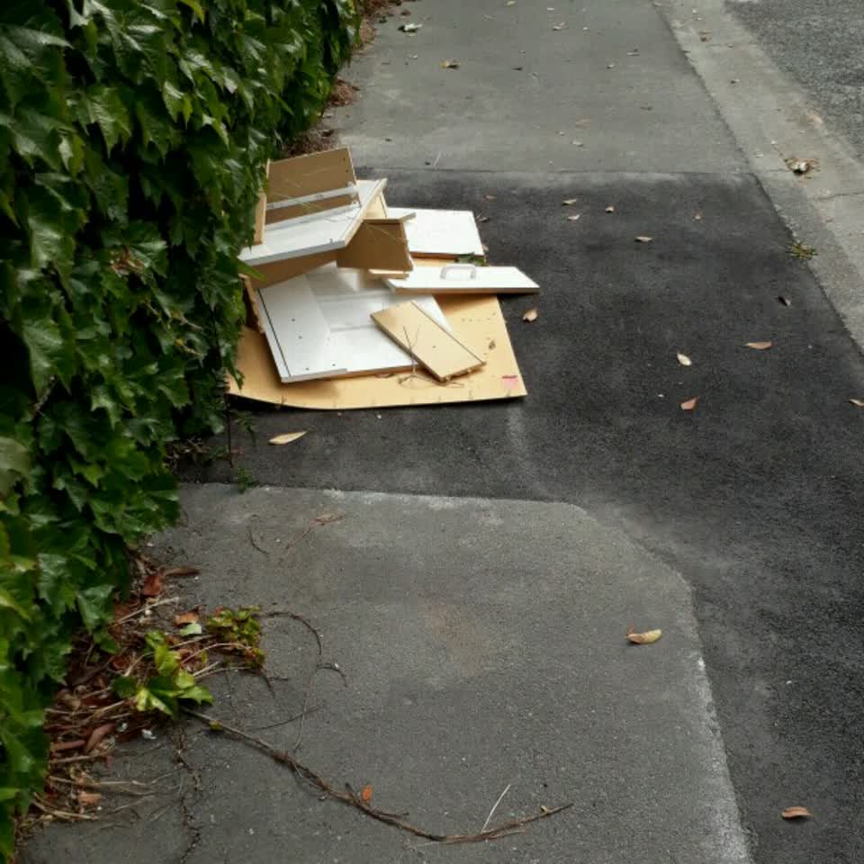 The photograph attached to this rubbish/recycling report