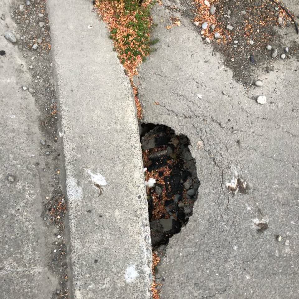 The photograph attached to this roading/streets report