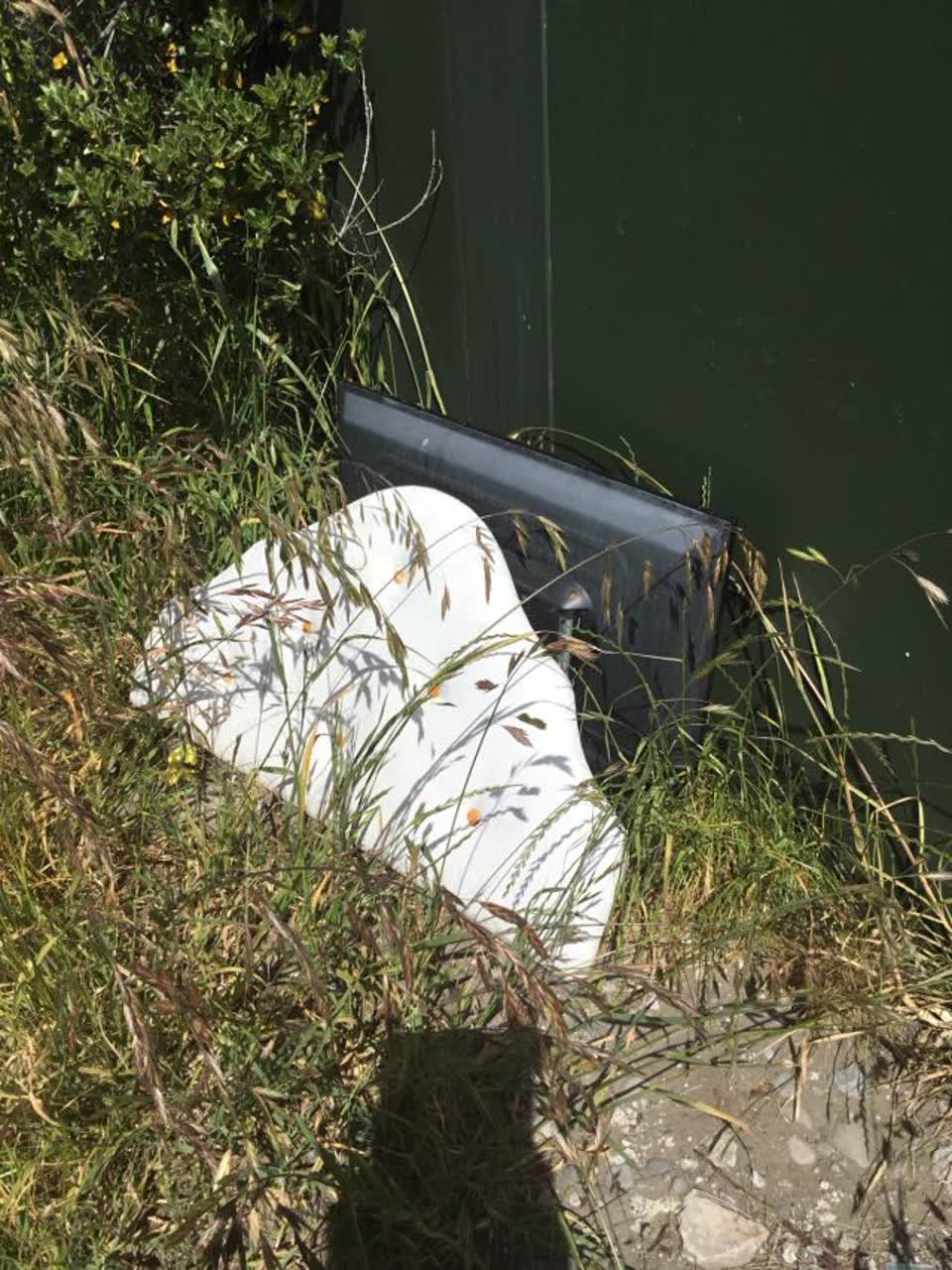 The photograph attached to this rubbish/recycling report