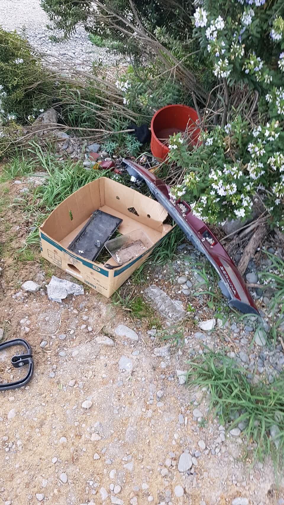 The photograph attached to this rubbish/recycling report