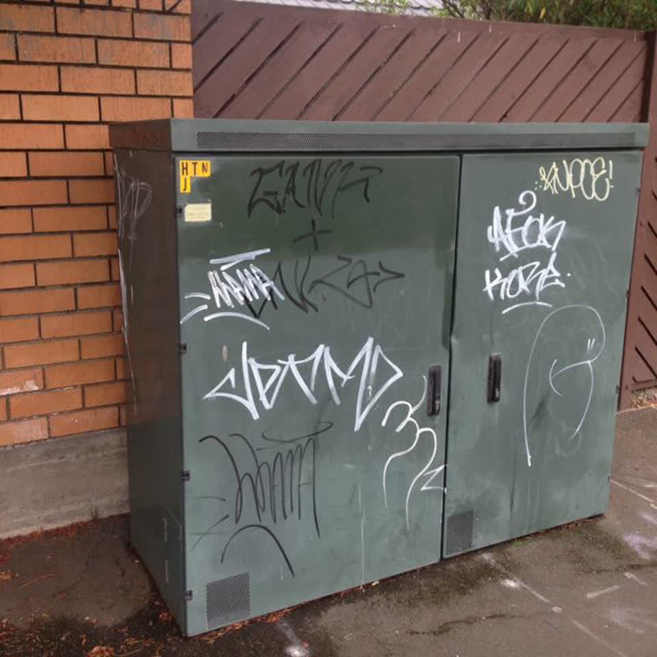 The photograph attached to this graffiti report