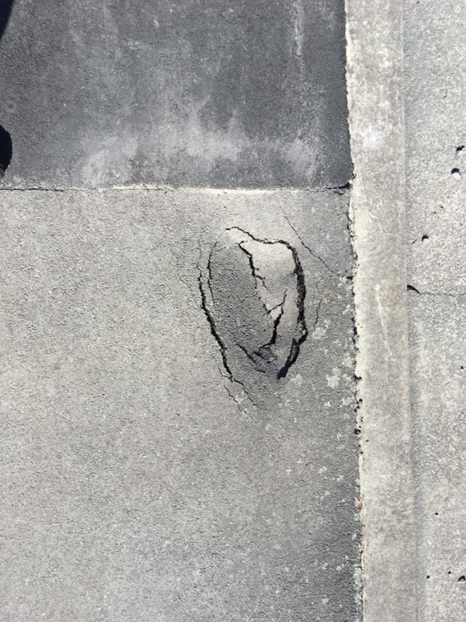 The photograph attached to this roading/streets report