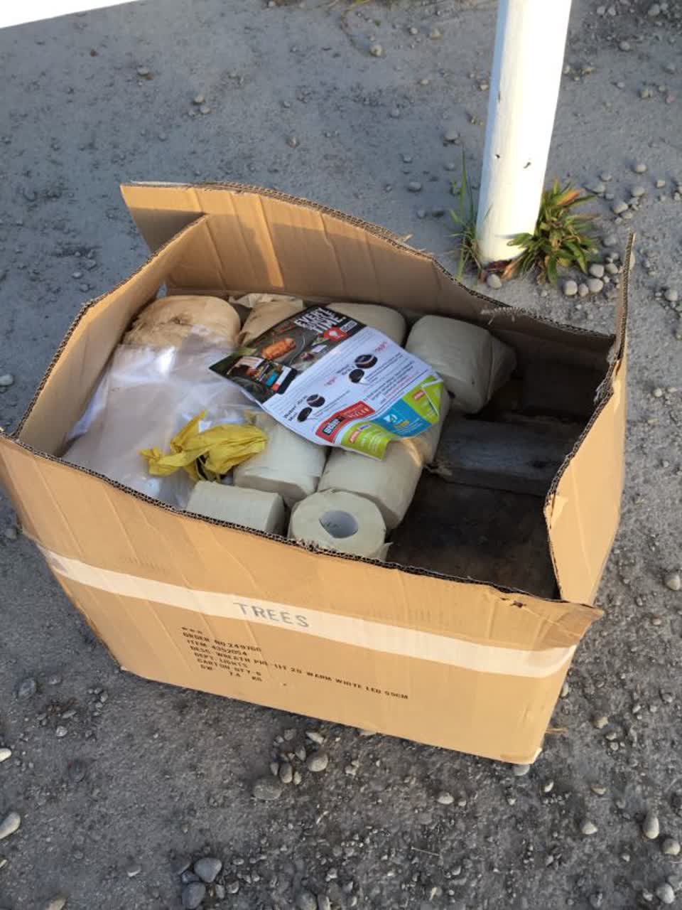 The photograph attached to this rubbish/recycling report