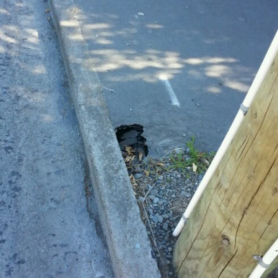 The photograph attached to this roading/streets report