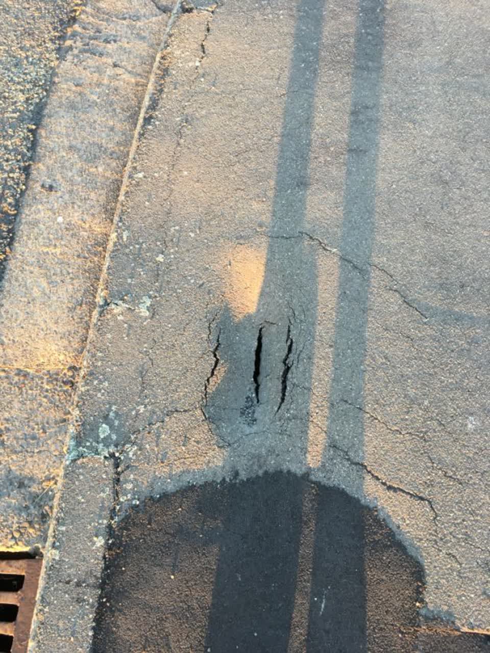 The photograph attached to this roading/streets report