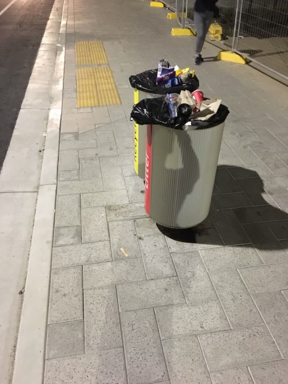 The photograph attached to this rubbish/recycling report