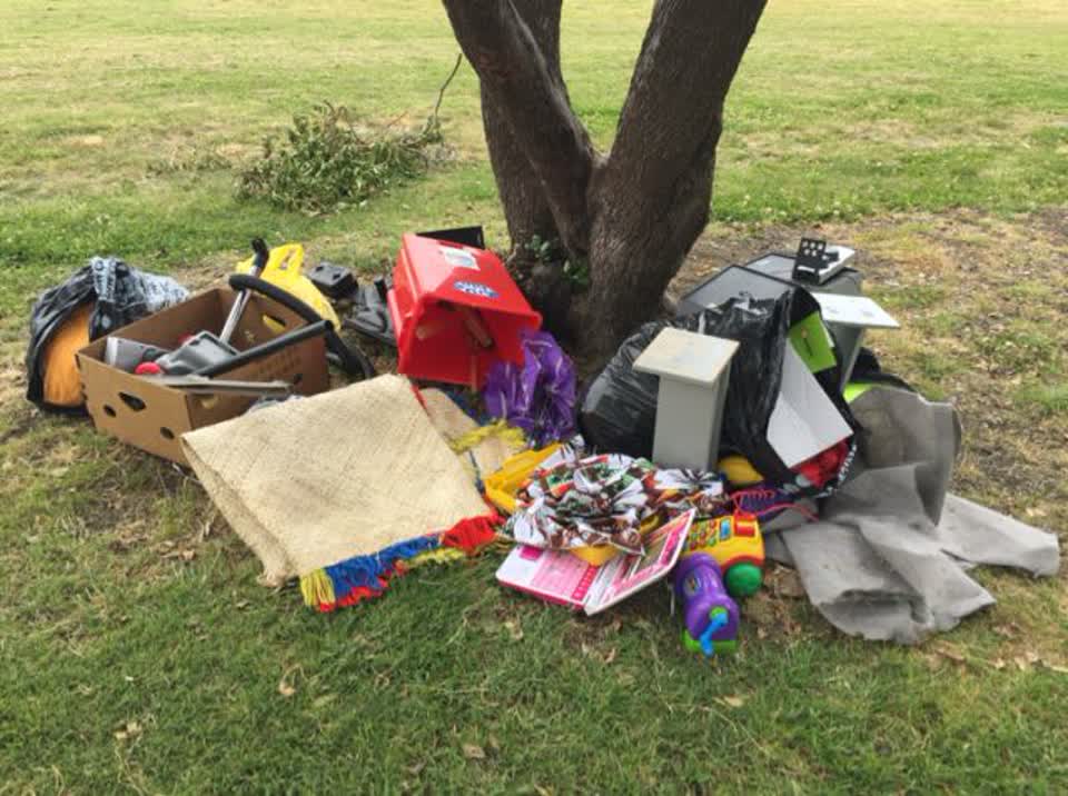The photograph attached to this rubbish/recycling report