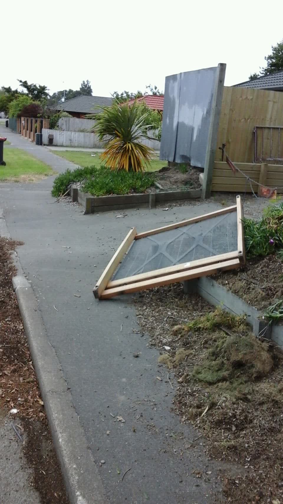 The photograph attached to this roading/streets report