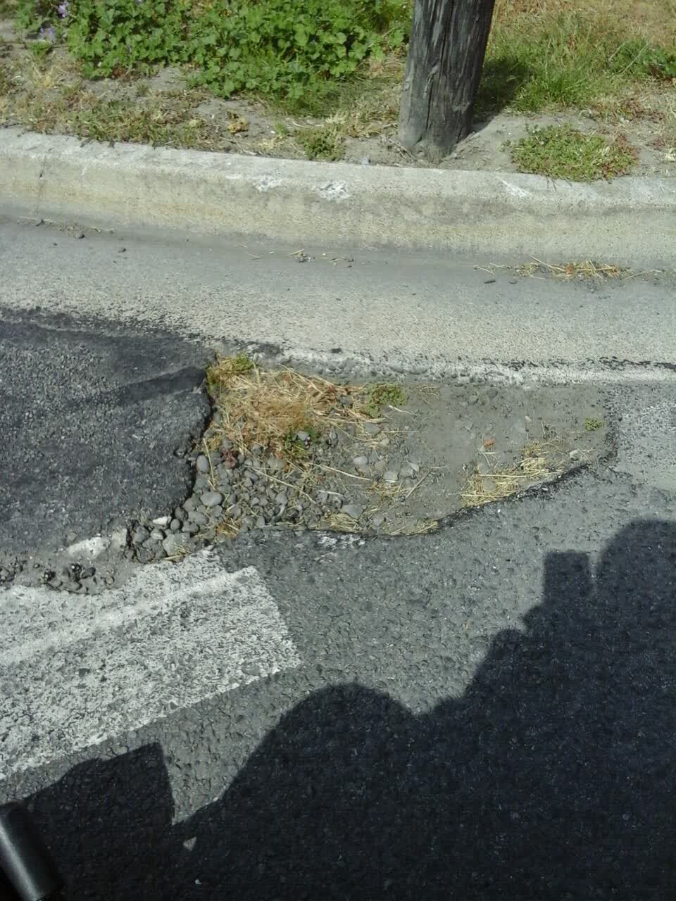 The photograph attached to this roading/streets report