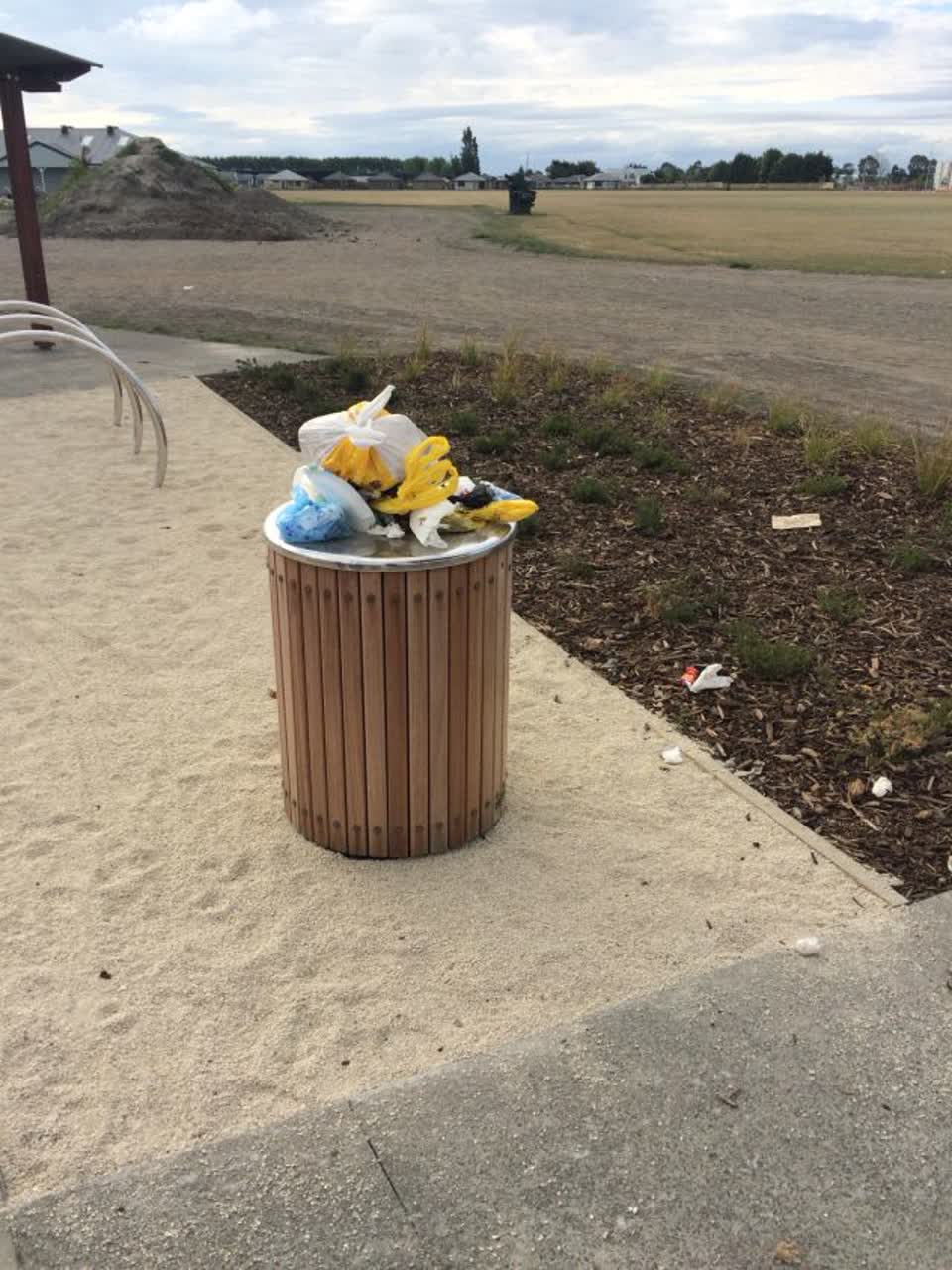 The photograph attached to this rubbish/recycling report