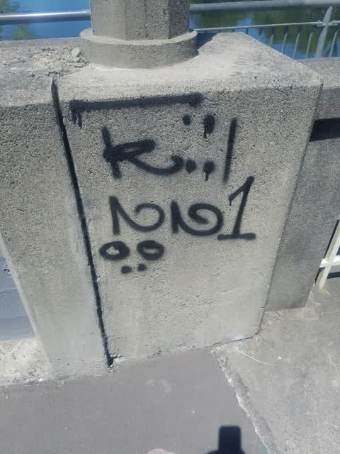 Graffiti, a report photo
