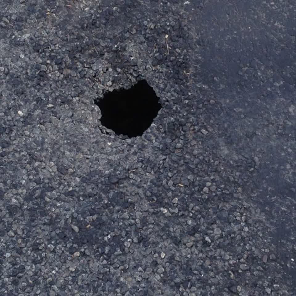 The photograph attached to this roading/streets report