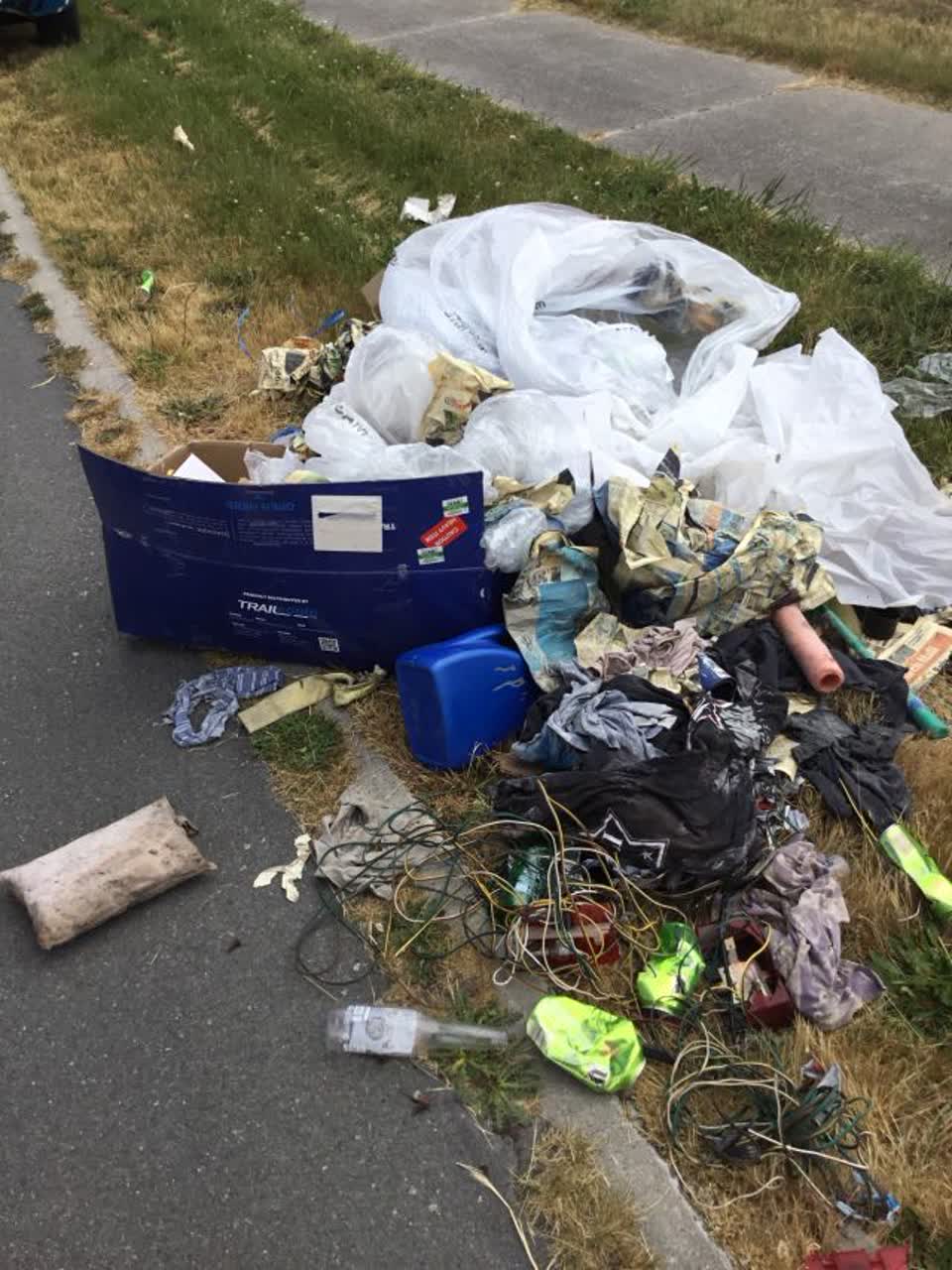 The photograph attached to this rubbish/recycling report