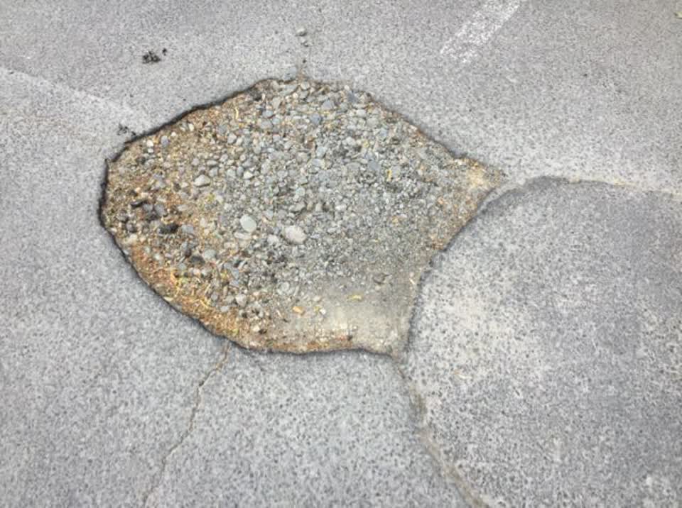The photograph attached to this roading/streets report