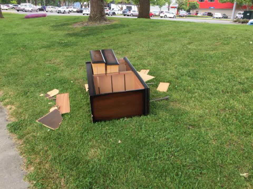 The photograph attached to this rubbish/recycling report