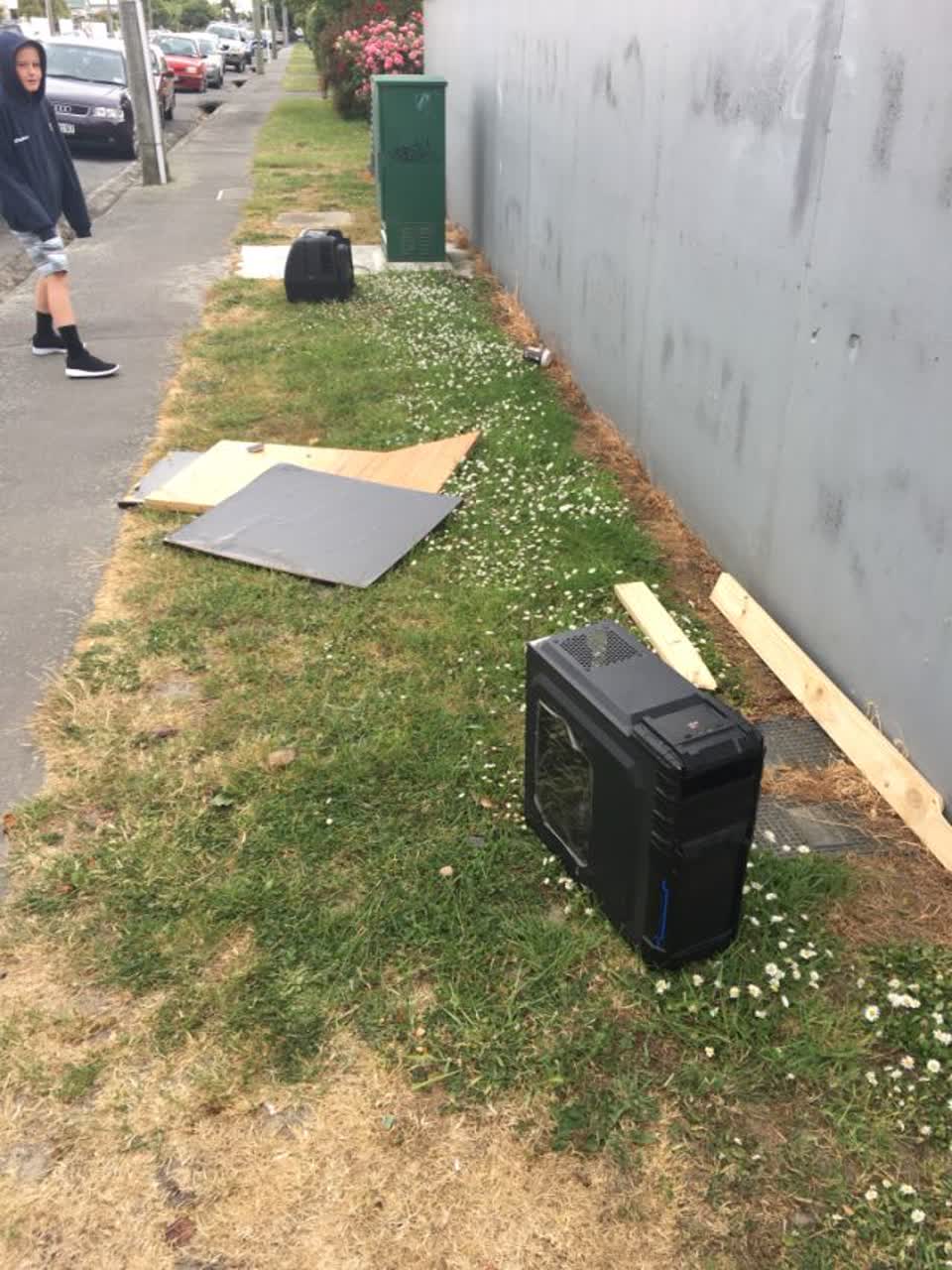 The photograph attached to this rubbish/recycling report