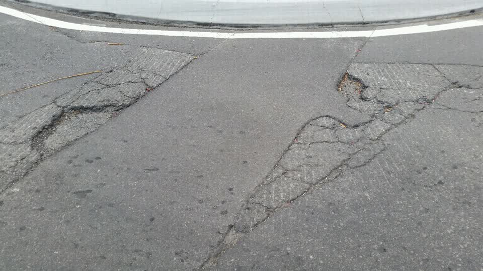 The photograph attached to this roading/streets report