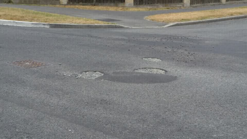 The photograph attached to this roading/streets report