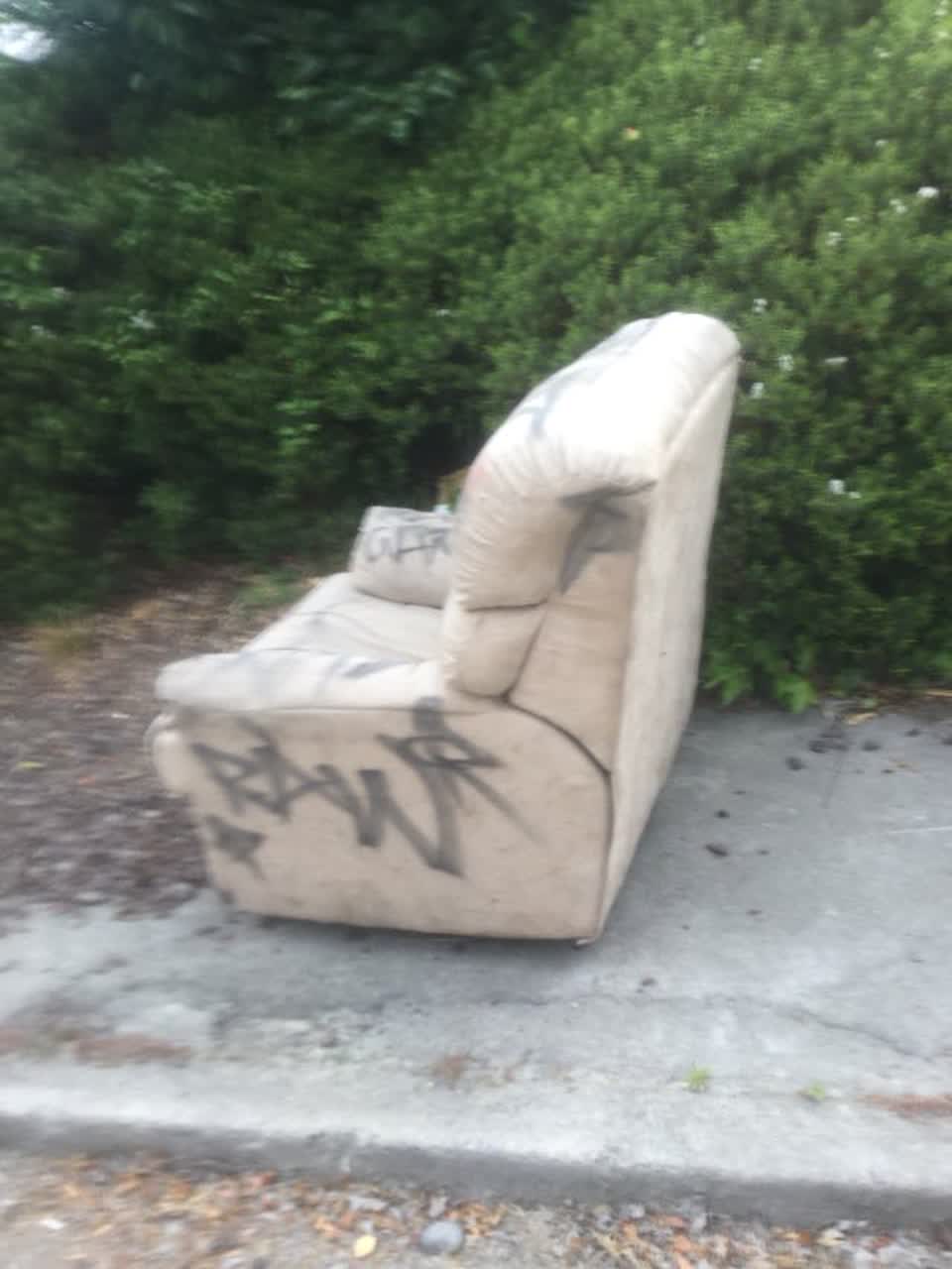 The photograph attached to this rubbish/recycling report