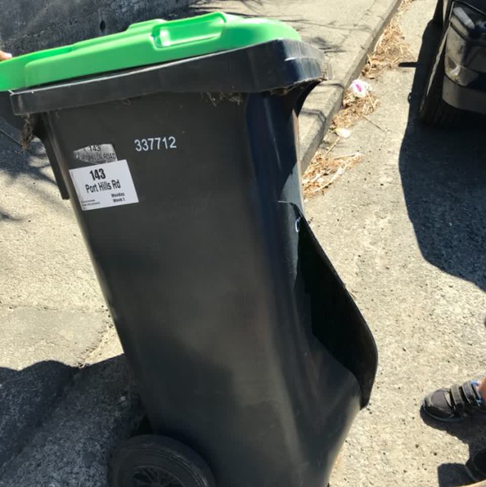 The photograph attached to this rubbish/recycling report