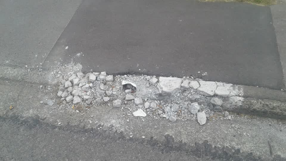The photograph attached to this roading/streets report