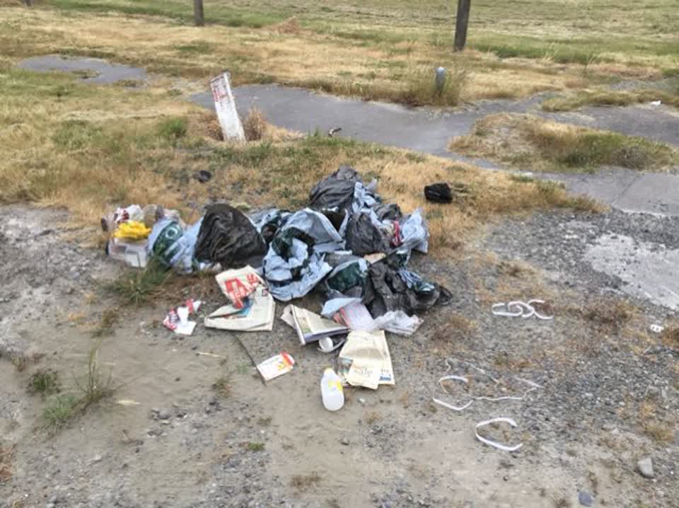 The photograph attached to this rubbish/recycling report