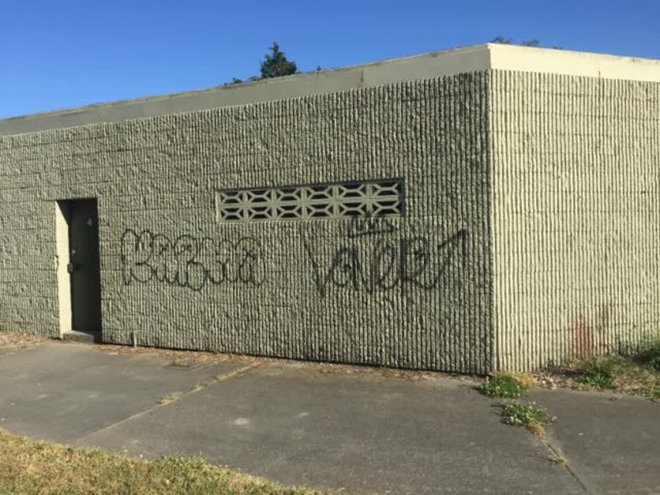 The photograph attached to this graffiti report