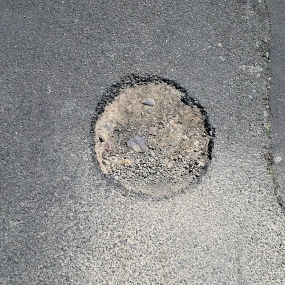 The photograph attached to this roading/streets report