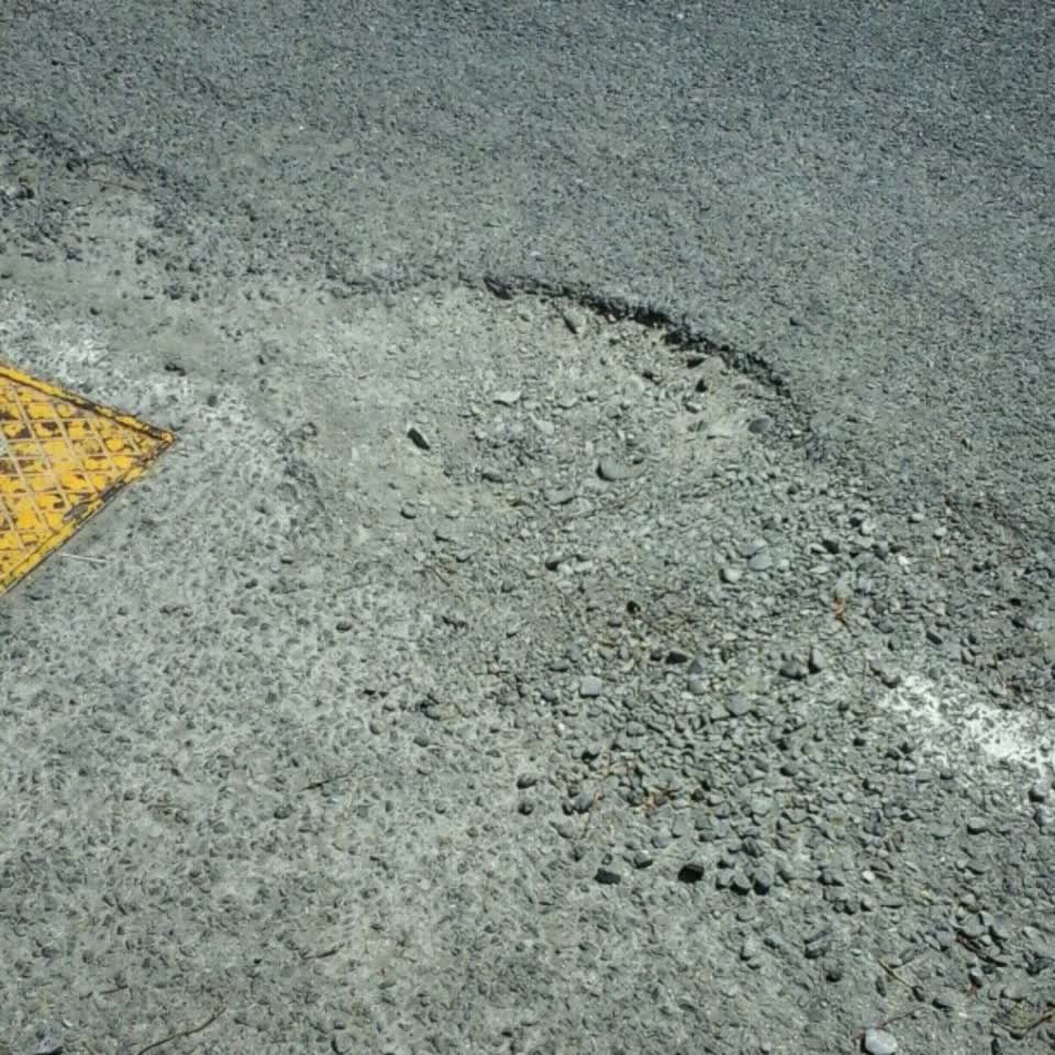 The photograph attached to this roading/streets report