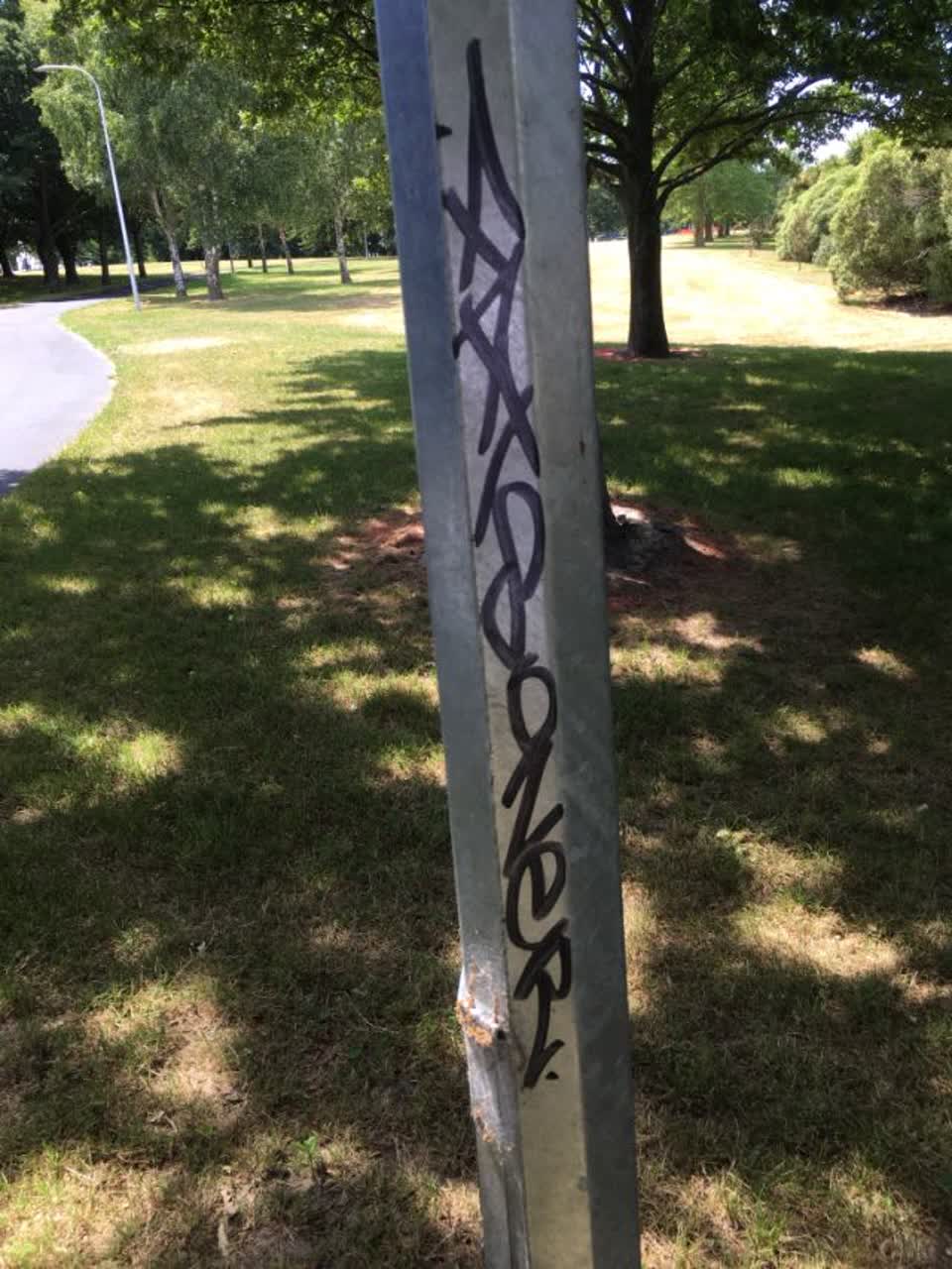The photograph attached to this graffiti report