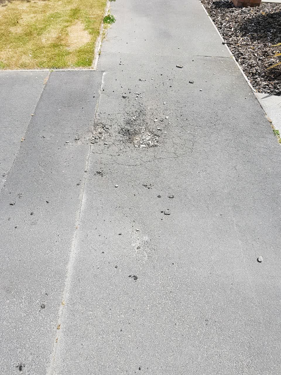 The photograph attached to this roading/streets report