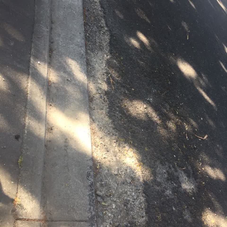 The photograph attached to this roading/streets report