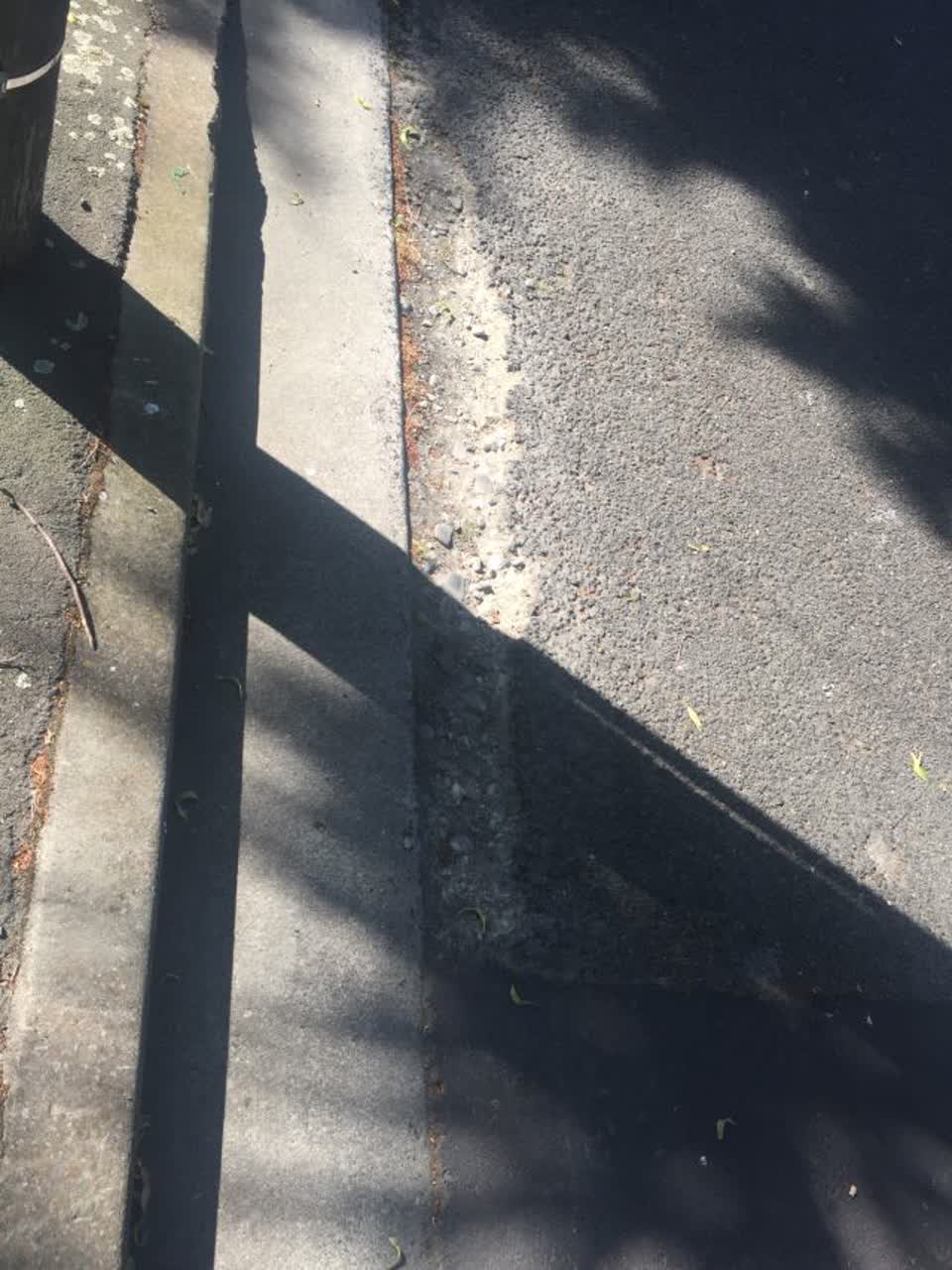 The photograph attached to this roading/streets report