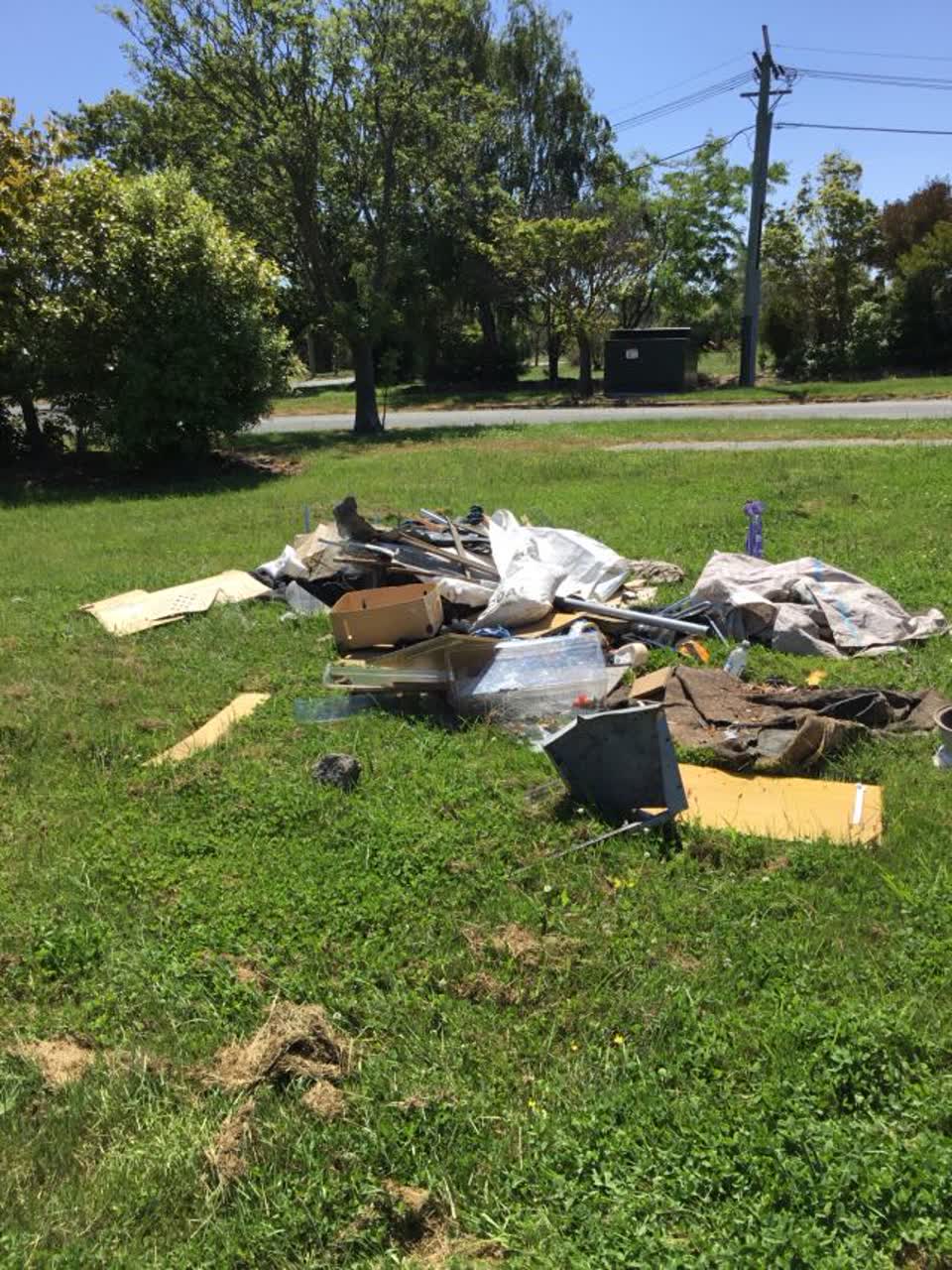 The photograph attached to this rubbish/recycling report