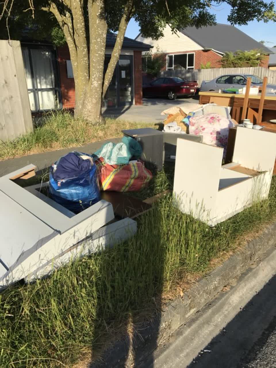 The photograph attached to this rubbish/recycling report