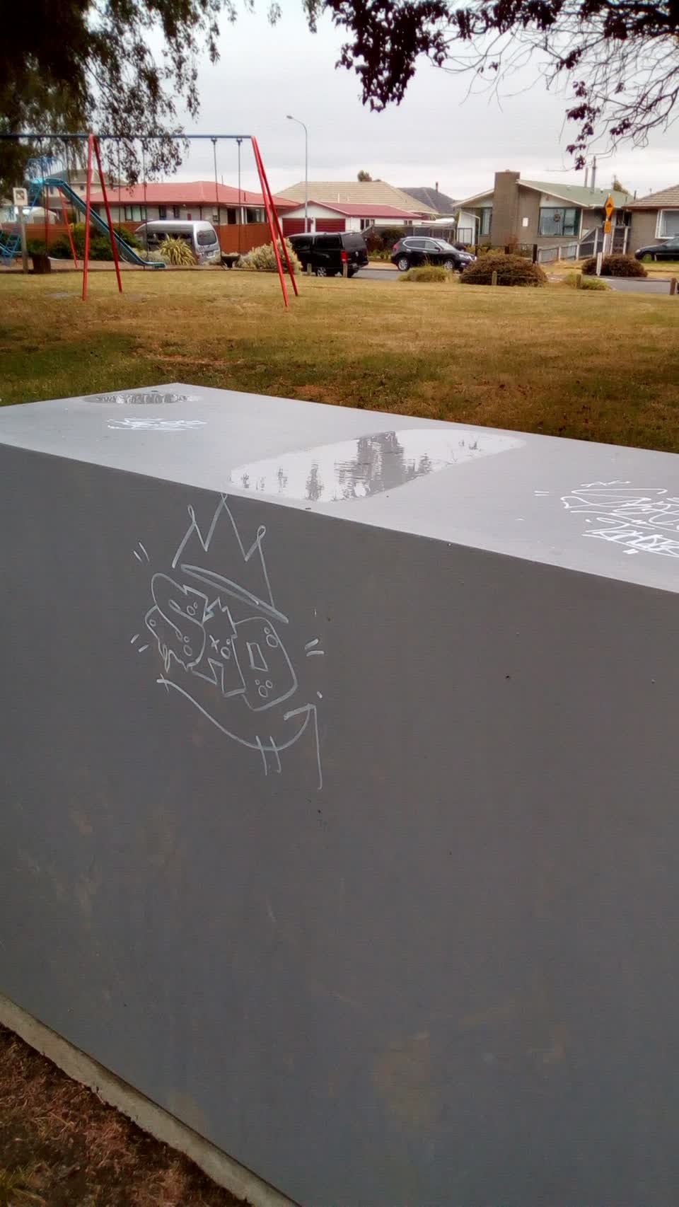 The photograph attached to this graffiti report