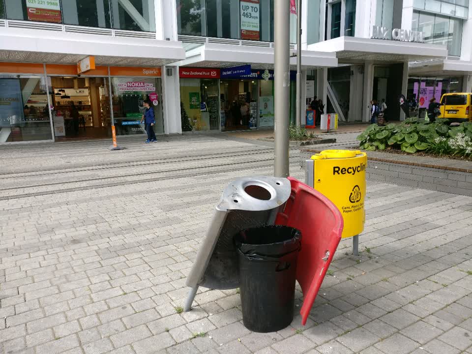 The photograph attached to this rubbish/recycling report