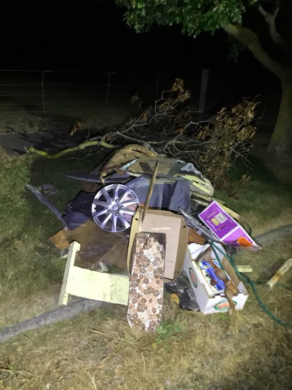The photograph attached to this rubbish/recycling report