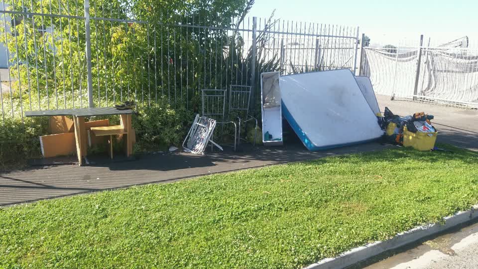 The photograph attached to this rubbish/recycling report
