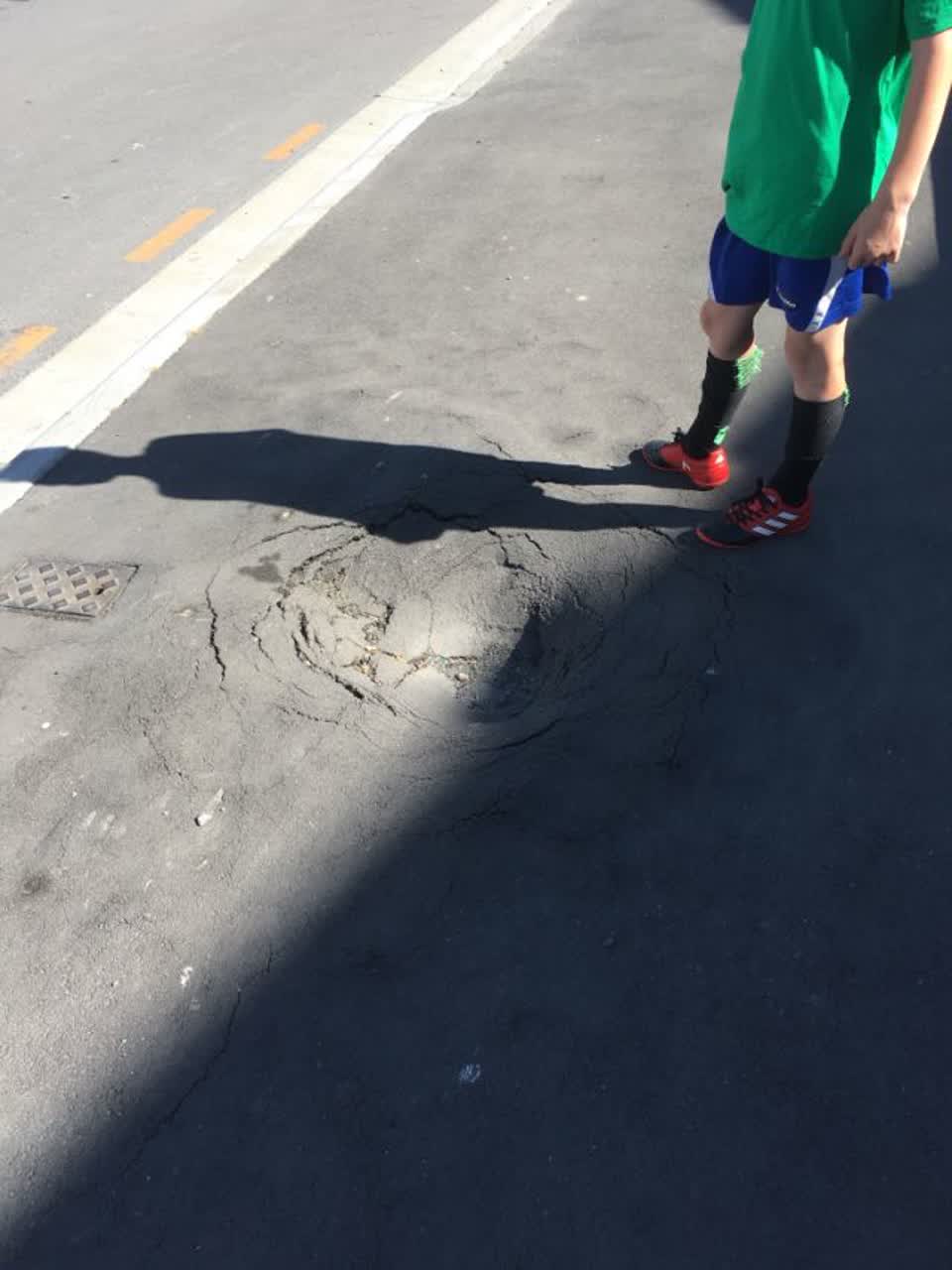 The photograph attached to this roading/streets report