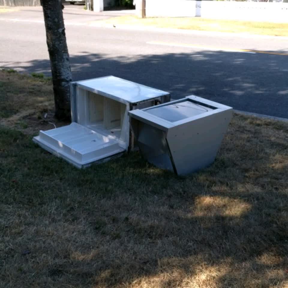 The photograph attached to this rubbish/recycling report